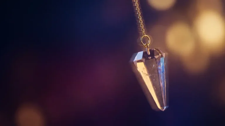 Pendule divinatoire : comment l’utiliser pour débuter