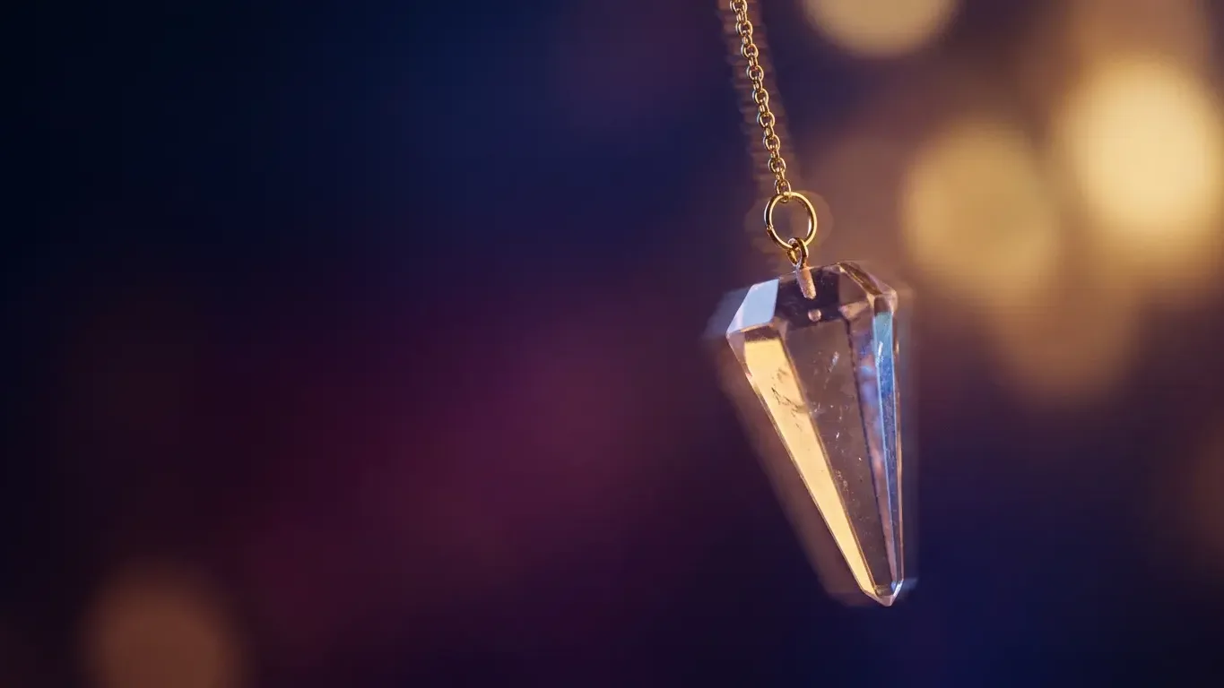 Pendule divinatoire : comment l’utiliser pour débuter